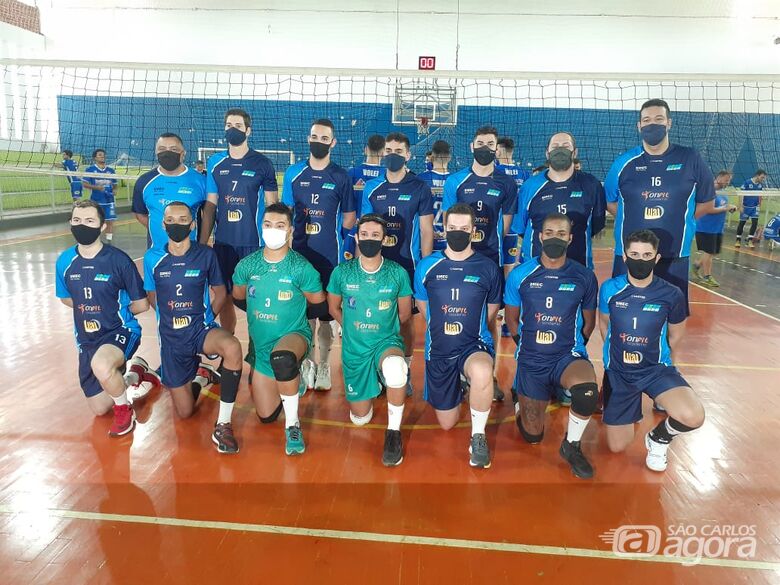 Equipe adulta Agee/Lual Lanches/Academia Onfit estreia com duas derrotas no Campeonato da APV - Crédito: Marcos Escrivani