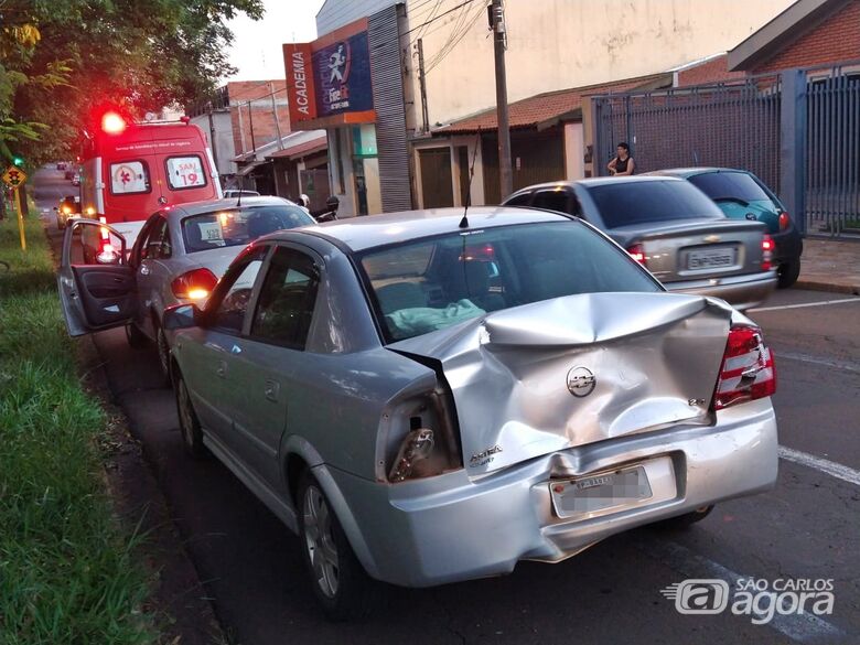 Três carros se chocam em engavetamento no Boa Vista - Crédito: Luciano Lopes