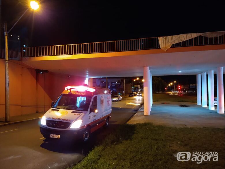 Morador de rua fica gravemente ferido após pular de ponte - Crédito: Luciano Lopes