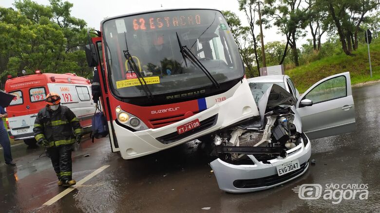 Colisão entre carro e ônibus deixa sete feridos na entrada da Mapfre - Crédito: Maycon Maximino