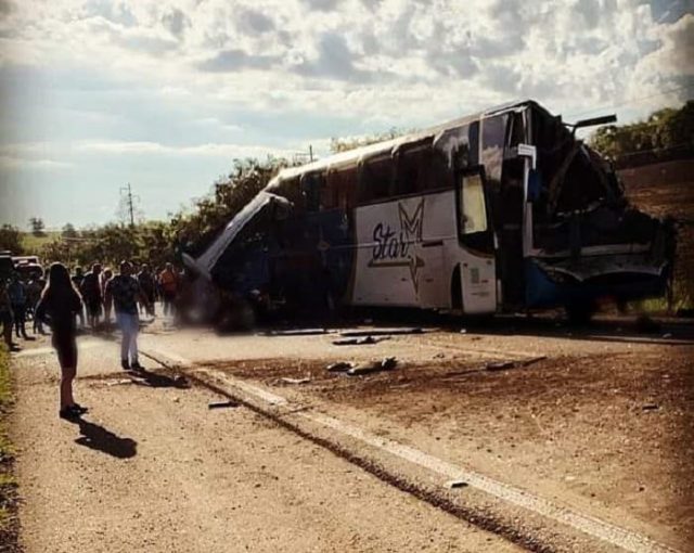 Dezenas de pessoas morreram em um grave acidente nesta manhã - Crédito: Redes sociais