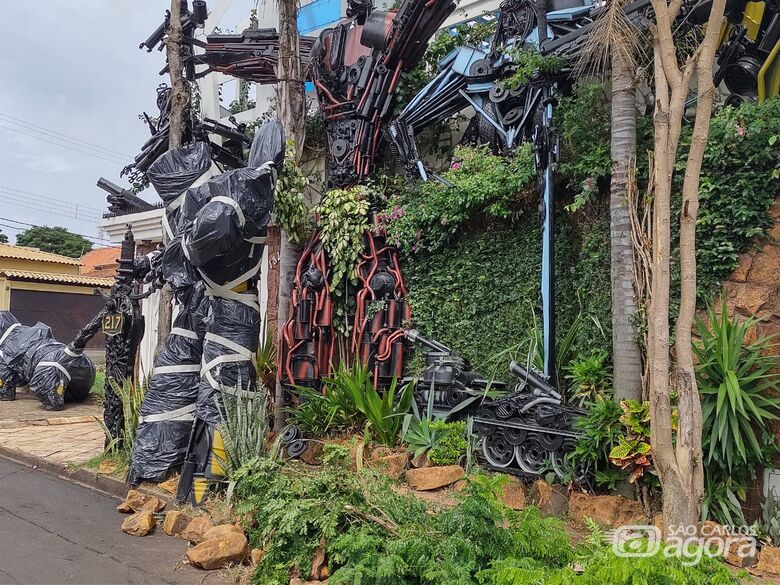 Vizinhos denunciaram dono da "Casa dos Transformers" - Crédito: Maicon Ernesto