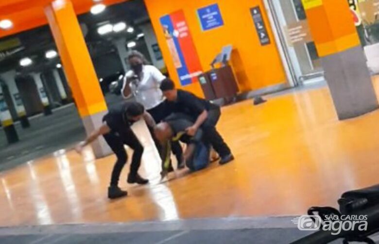Azuaite  repudia crime racista e pede punição exemplar aos responsáveis: assassinato foi gravado por câmeras de segurança do supermercado. - Crédito: Divulgação