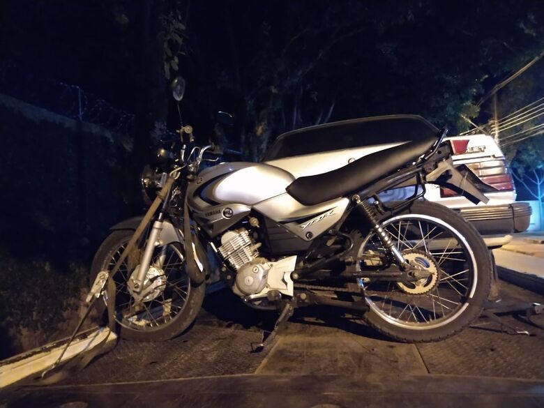 Homem é detido após ser flagrado com moto furtada - Crédito: Luciano Lopes/São Carlos Agora