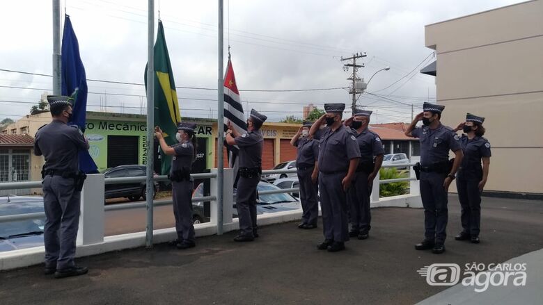 Policiais participam de solenidade de Hasteamento da Bandeira Nacional - Crédito: Divulgação/PM