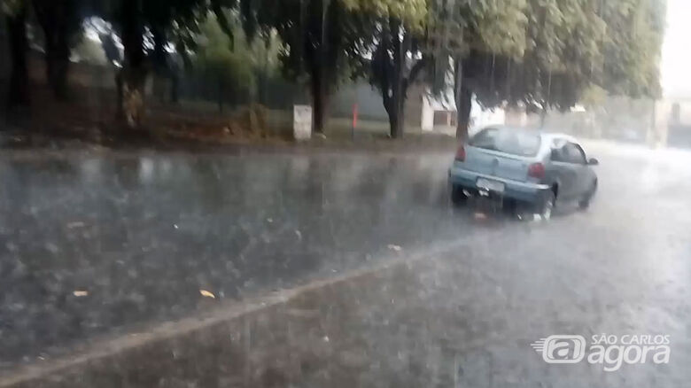 Chuva de granizo no Cidade Jardim - Crédito: Whatssapp SCA - (16) 99633-6036