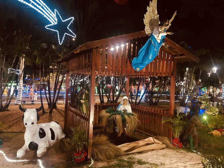 Decoração de Natal na Praça Central de Ibaté - Crédito: São Carlos Agora