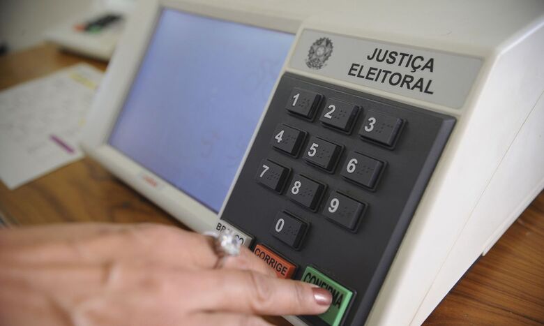 Fique atento à ordem de votação na urna eletrônica; imprima sua cola - Crédito: Divulgação