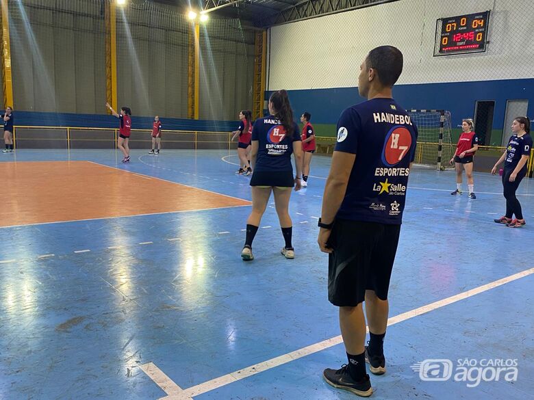 Último treino antes do embarque: meninas do hand buscam a semifinal no Paulista - Crédito: Marcos Escrivani