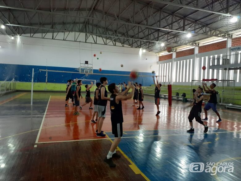 Em jogo de equipes são-carlenses, Agee/Lual Lanches/Academia Onfit busca primeira vitória na APV - Crédito: Marcos Escrivani