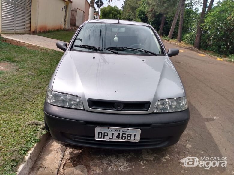 Mulher pede ajuda para encontrar carro que foi levado em assalto -