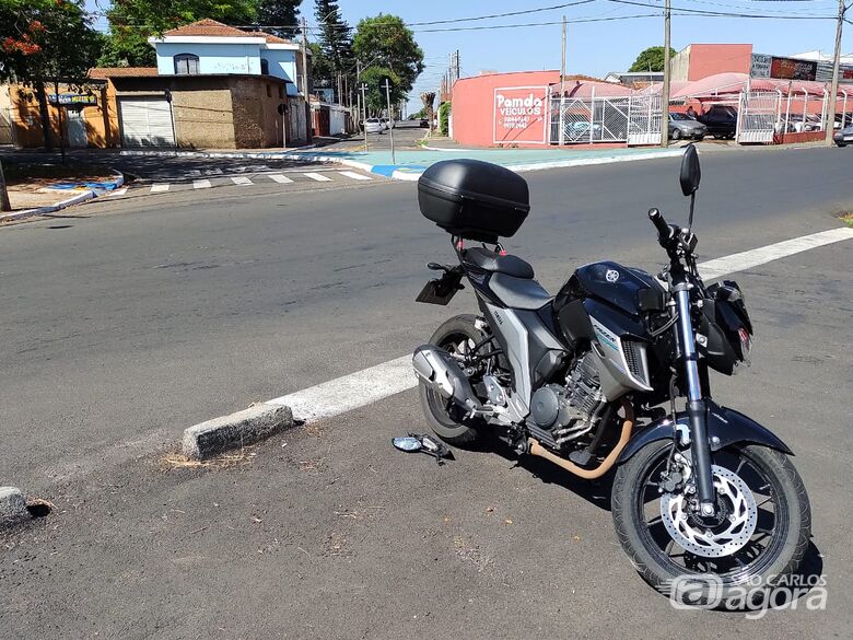 Motos colidem em cruzamento perigoso na Vila Prado - Crédito: Maicon Ernesto