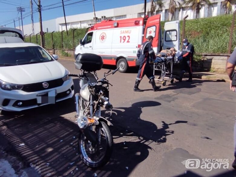 Três ficam feridos após colisão entre moto e bike - Crédito: Maicon Ernesto