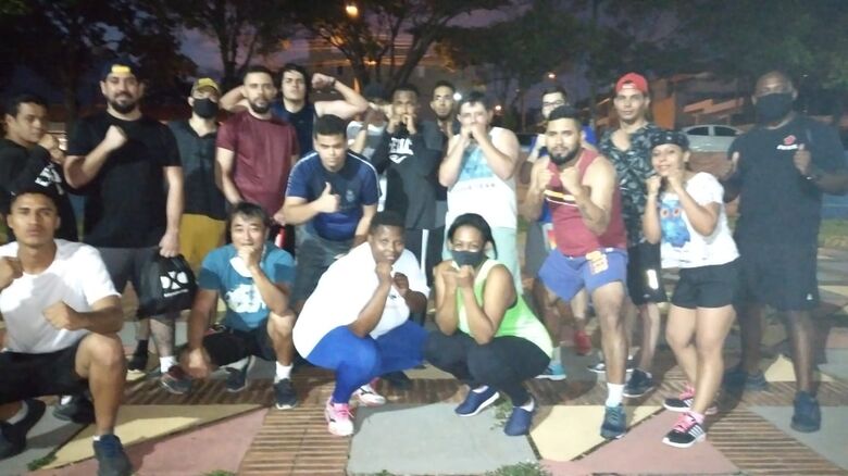 Em meio a pandemia, um abnegado são-carlense realiza trabalho social e ensina boxe - Crédito: Divulgação