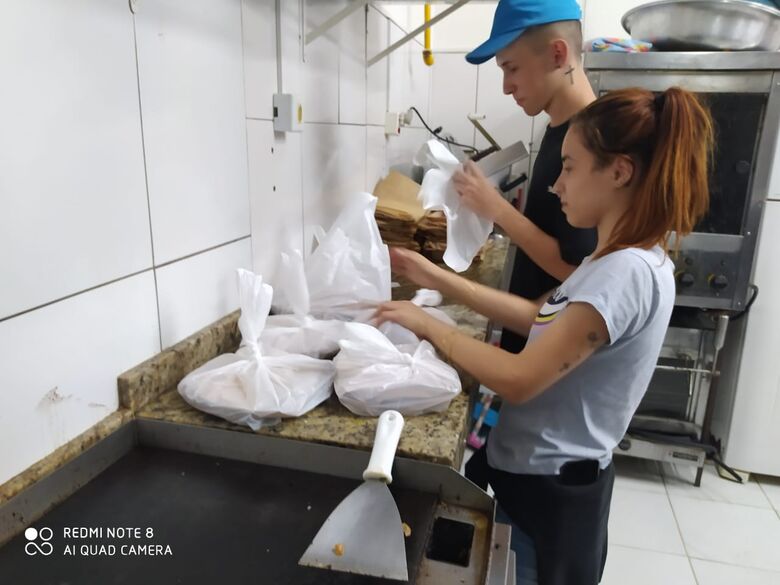 Lanches serão levados para quem vai passar a madrugada trabalhando. - Crédito: Divulgação