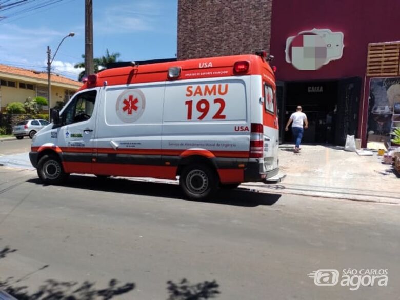 Idoso cai de forro e sofre ferimentos graves na cabeça - Crédito: Maicon Ernesto