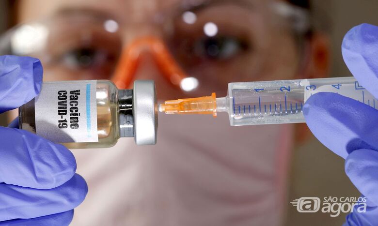 Covid-19: Reino Unido começa a vacinar população na próxima semana - Crédito: © REUTERS/Dado Ruvic