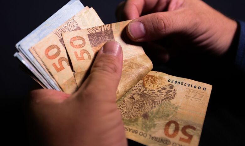 Governo aumenta para R$ 1.088 previsão para mínimo em 2021 - Crédito: © Marcello Casal JrAgência Brasil