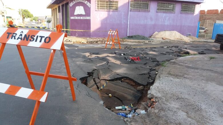 Ruas no Antenor Garcia estão sem asfalto há 30 anos; outras, com piso esfarelando - Crédito: Divulgação