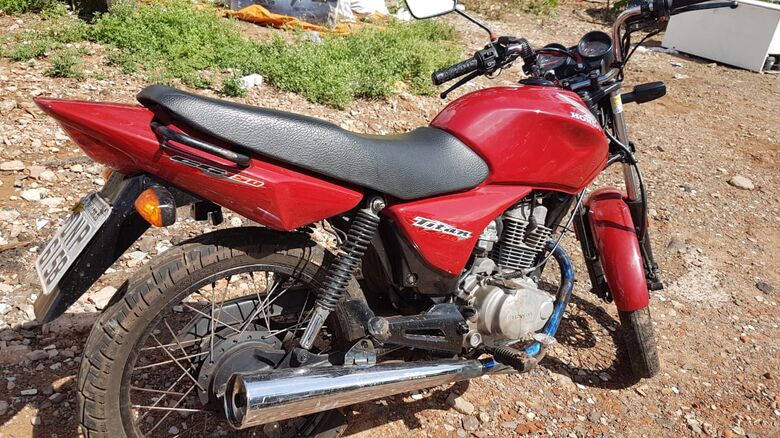 Polícia Militar apreende moto furtada e detém suspeito - Crédito: Divulgação