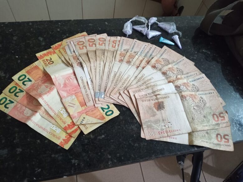 Homem em bike é detido pela PM com entorpecentes em pochete - Crédito: Divulgação