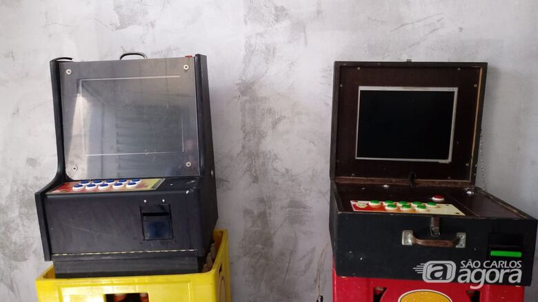 Polícia Civil de Ibaté apreende máquinas caça-níqueis em bares - Crédito: Divulgação