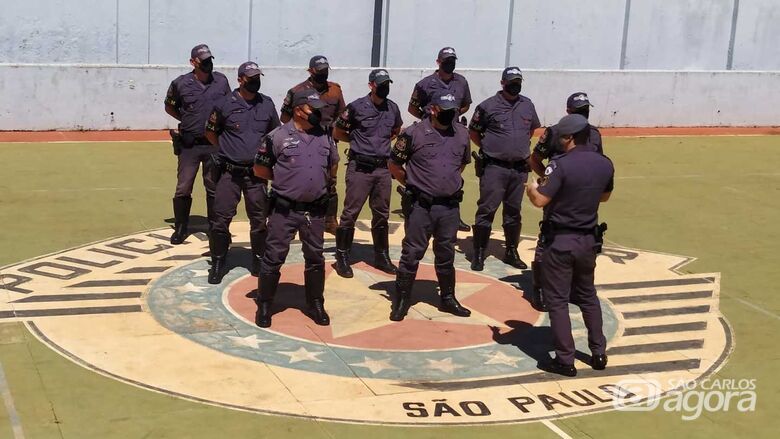 Após três meses de estágio e treinamentos, policial recebe braçal da ...