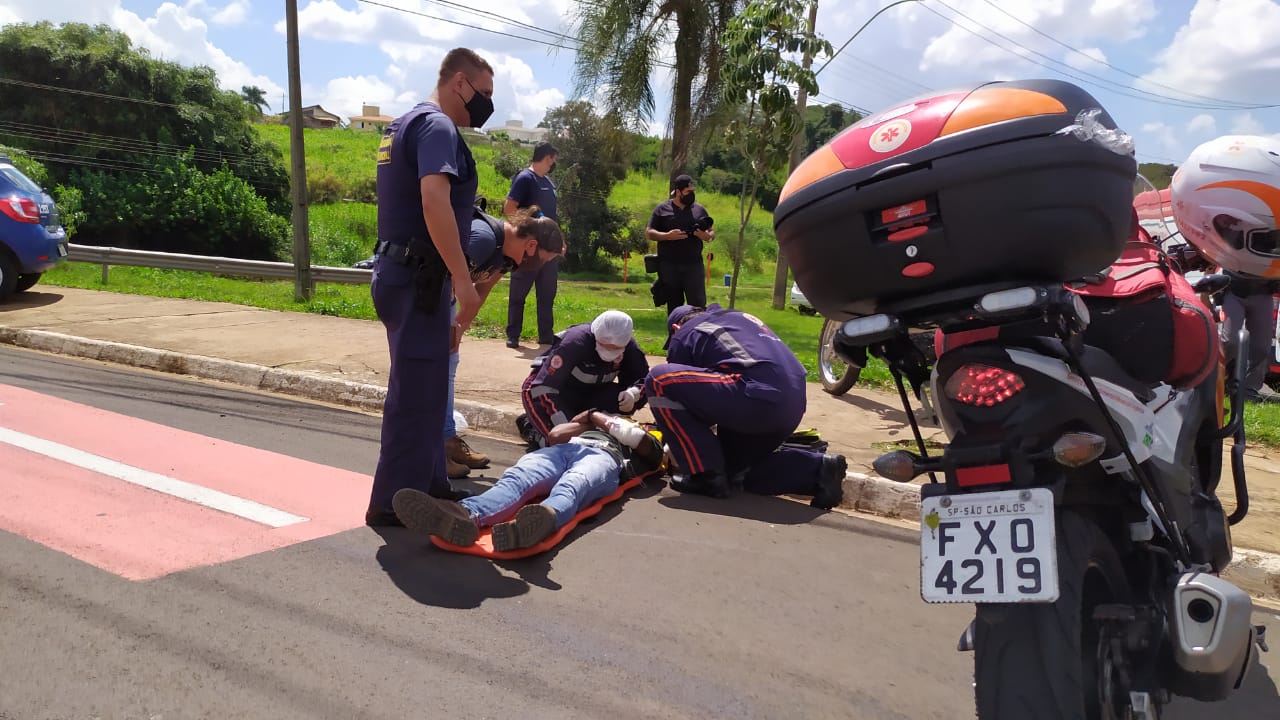 Motos Colidem E Dois Ficam Feridos Em Cruzamento Perigoso São Carlos