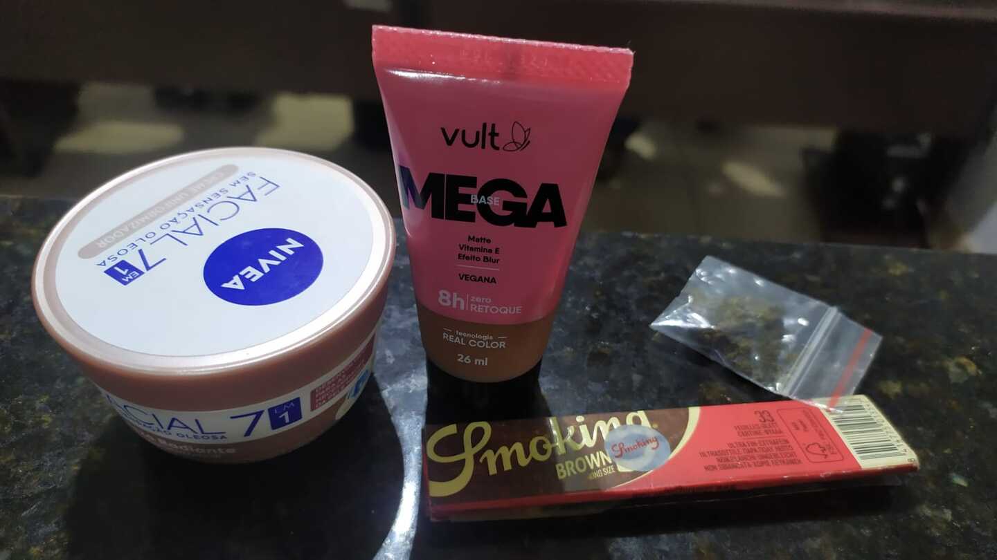 Travesti é detida acusada de tentar praticar furto em supermercado - São Carlos Agora