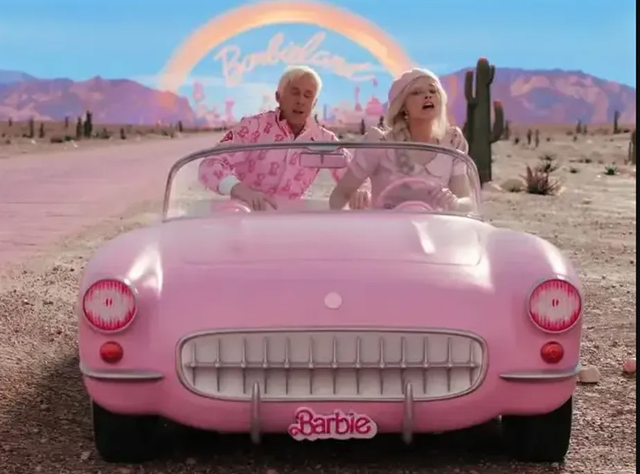 Carro da Barbie com Teto Solar que se Transforma em Conversível