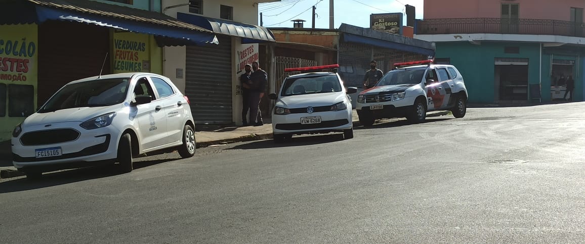 Força-tarefa faz autuações em estabelecimentos que descumprem horários e desocupa área pública durante operação